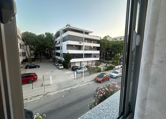 I&s 6 * Golem (Tirana)