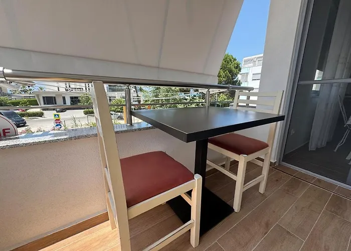 I&s 6 * Golem (Tirana)